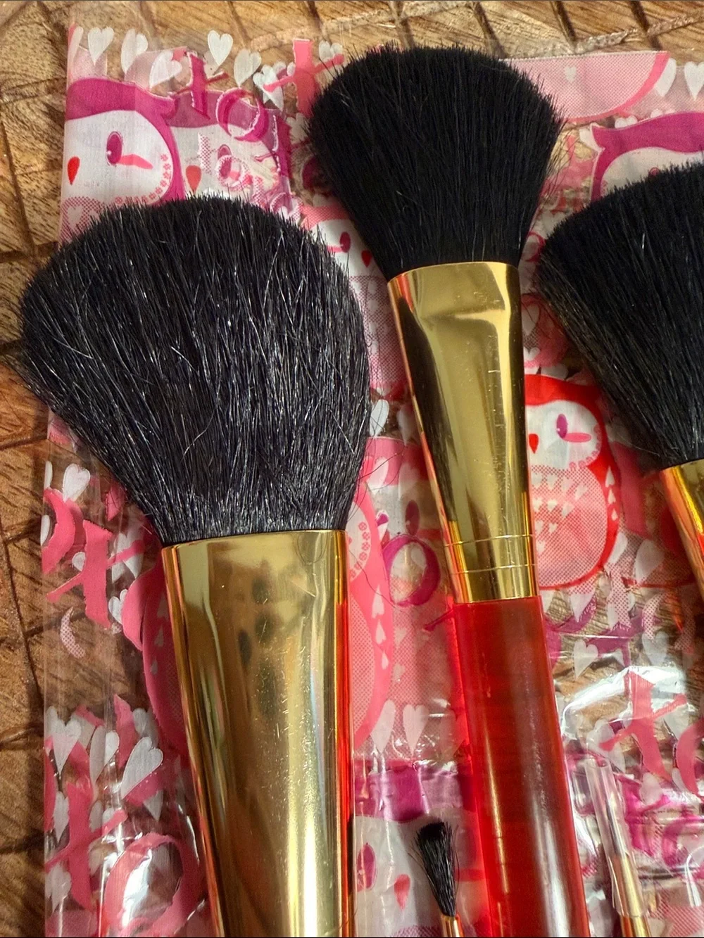 NWT 7 piece Makeup Brush Set with Red Handles and Gold Ferrules - mixed variety